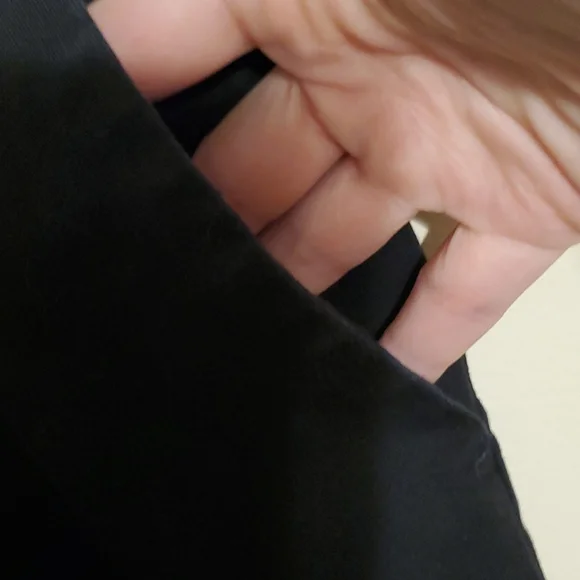 New York and Co stretch black shorts with pockets - Picture 4 of 6